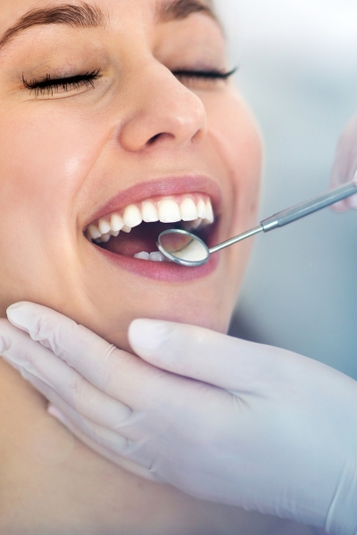 Maintain bright, clean teeth with professional hygiene care